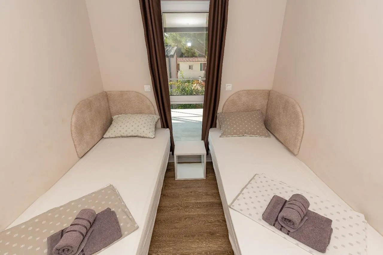 Mobile Home Kastanjola Biograd Na Moru