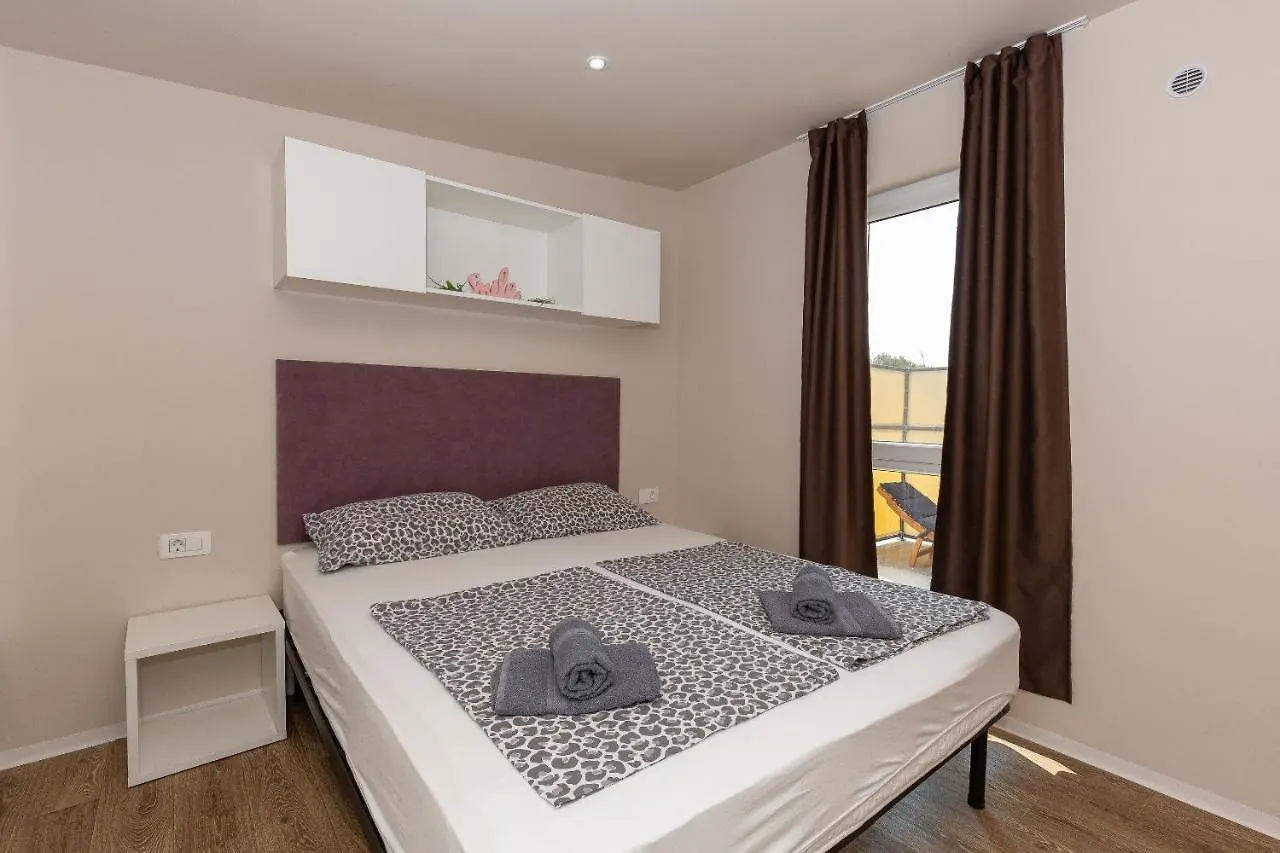 Mobile Home Kastanjola Biograd Na Moru 0*,