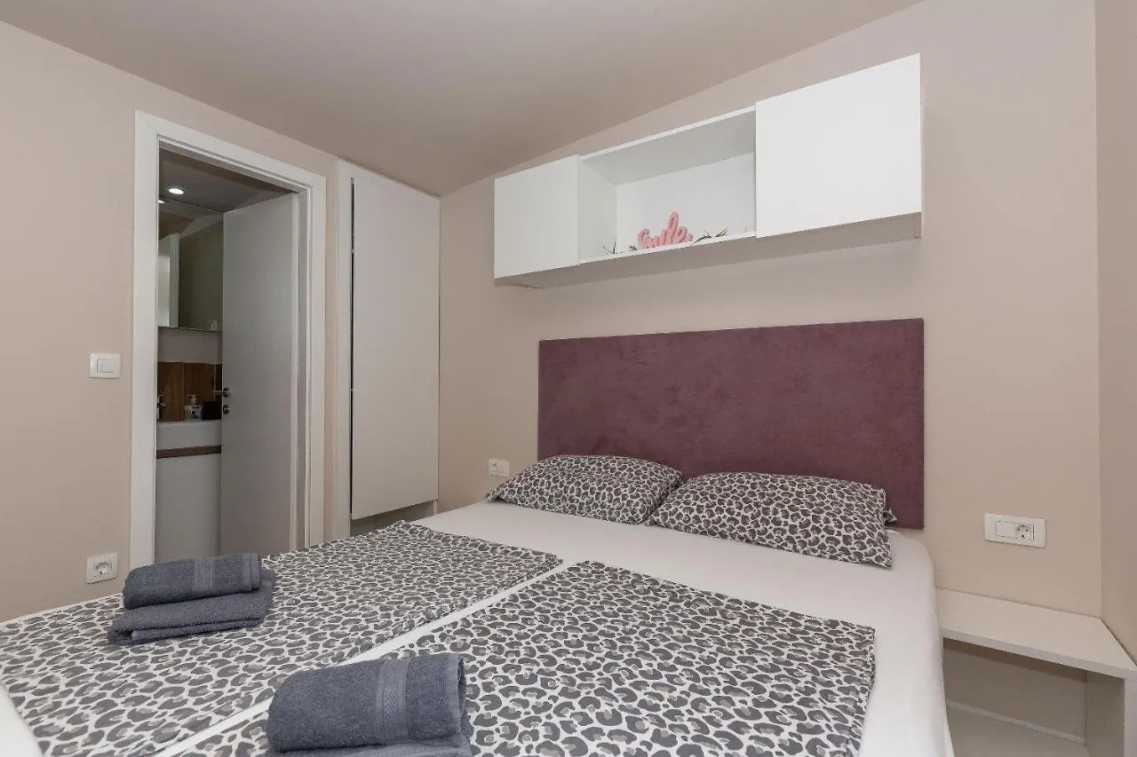 Holiday home Mobile Home Kastanjola Biograd Na Moru