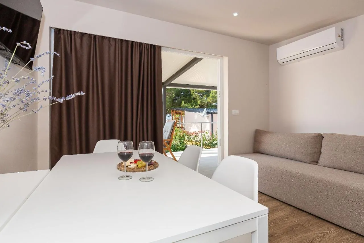 Mobile Home Kastanjola Biograd Na Moru 0*,  Croazia