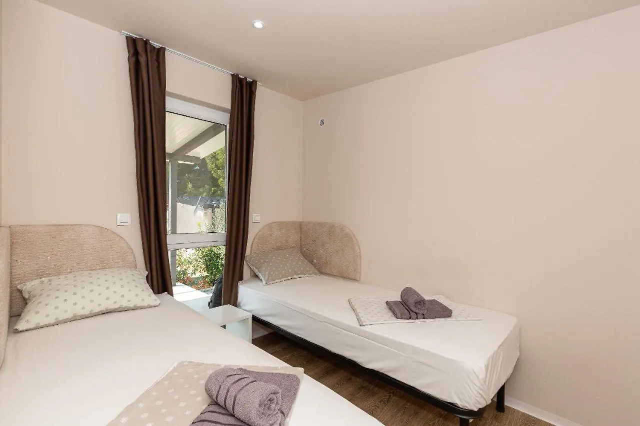 Mobile Home Kastanjola Biograd Na Moru