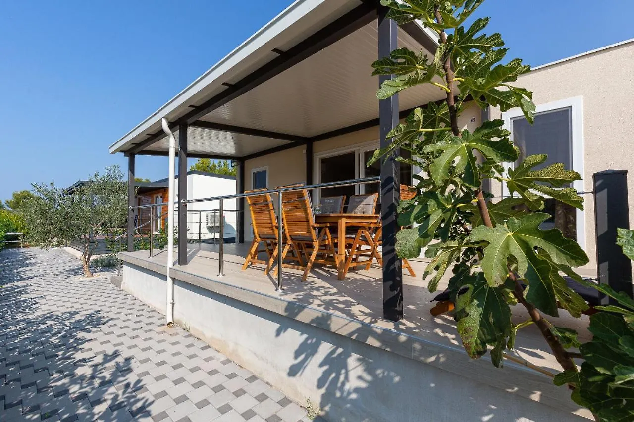 Holiday home Mobile Home Kastanjola Biograd Na Moru